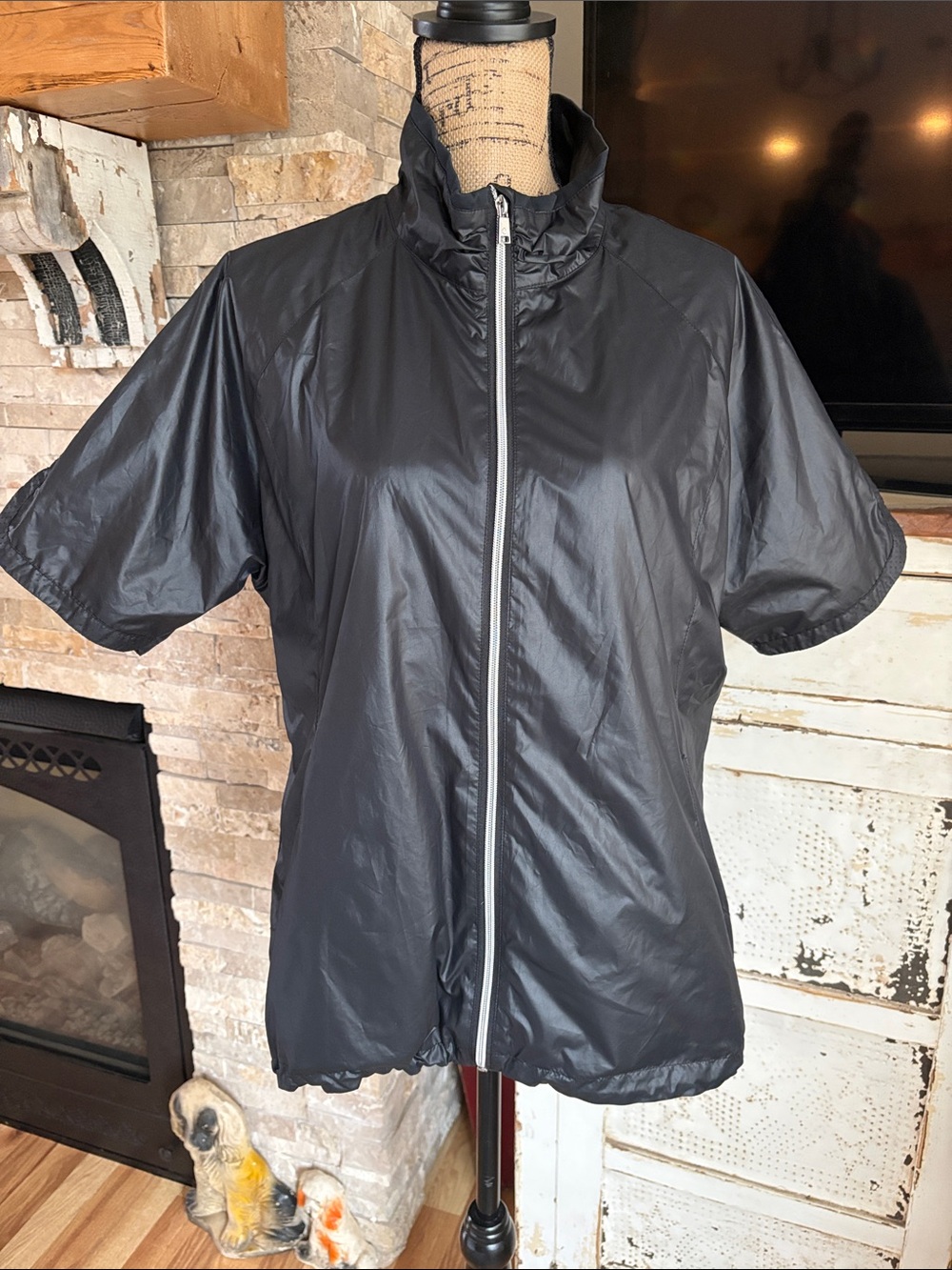 Sunice lightweight black short sleeve zip windbreaker pockets adjustable waist